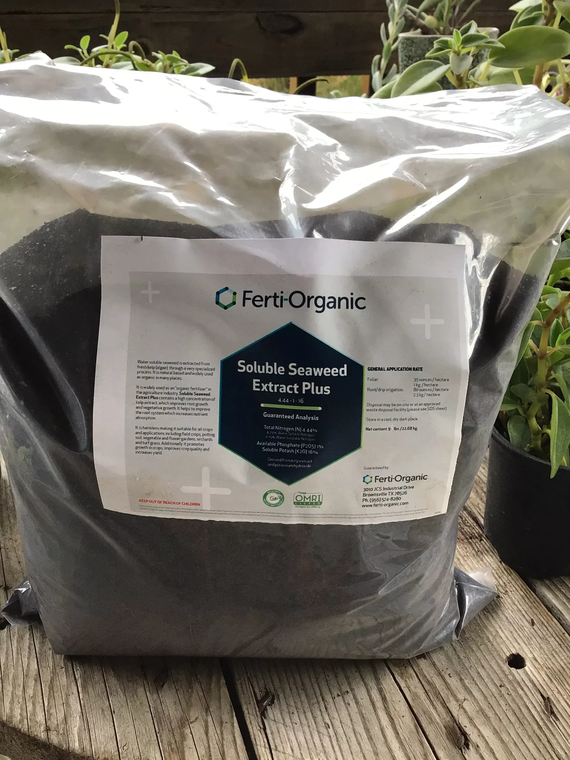 Ferti-organic soluble seaweed extract plus