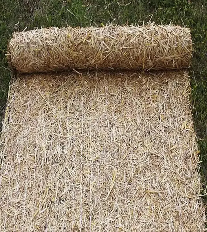 Gardener Select™ Straw Blanket