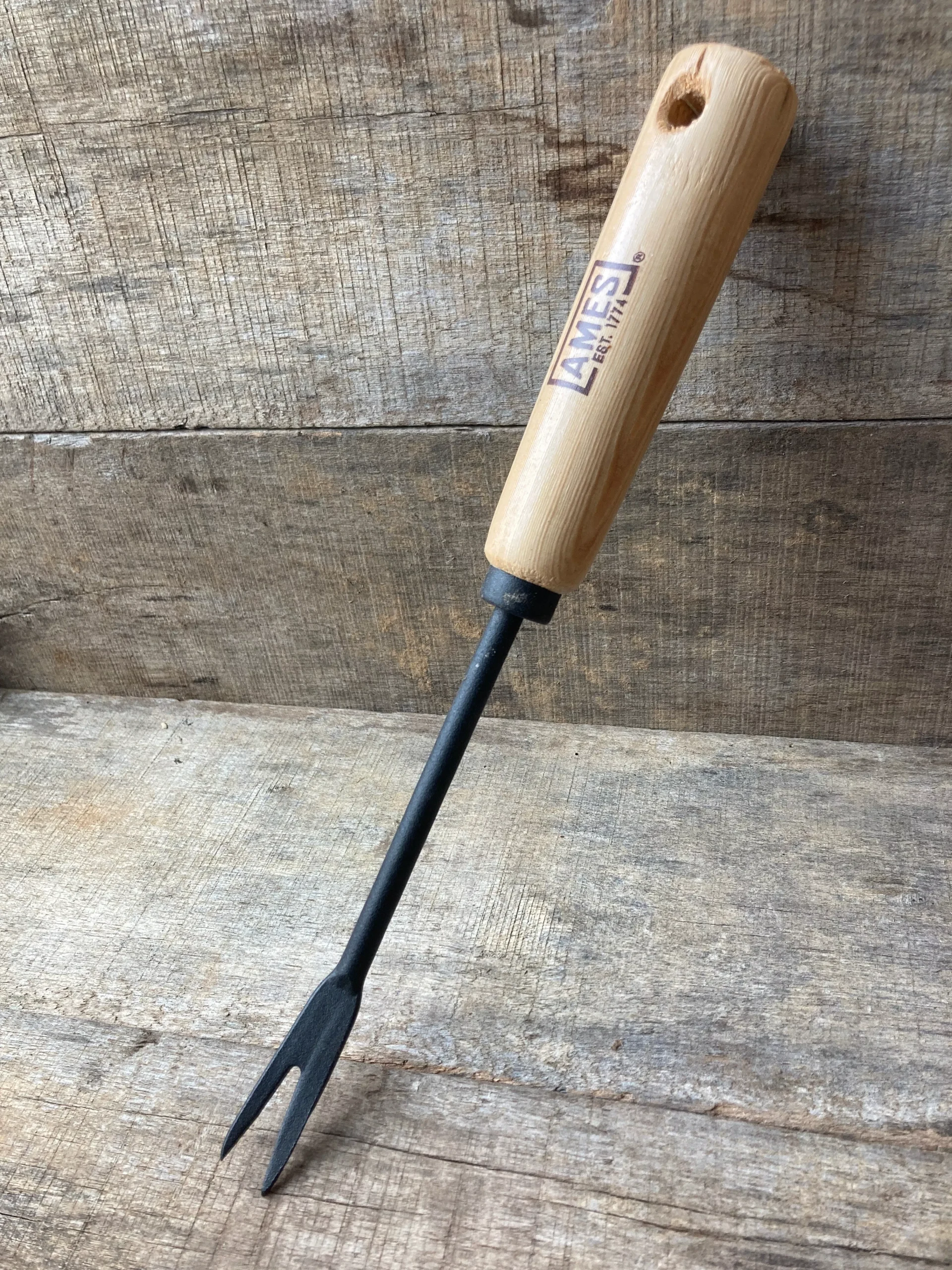 Hand Weeder Wood Handle Ames